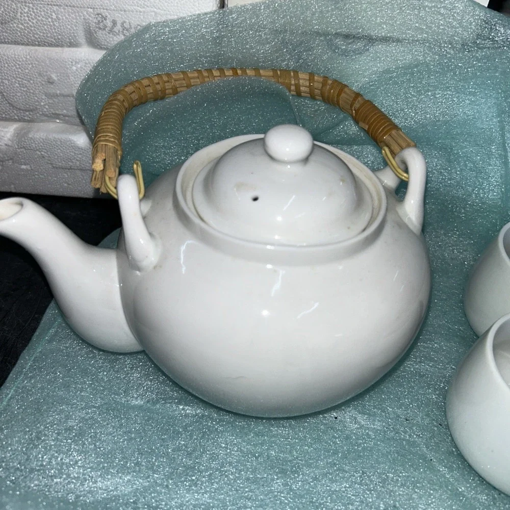 Vintage Japan White Tea‎ Pot Rattan Handle With 4 Tea Cups